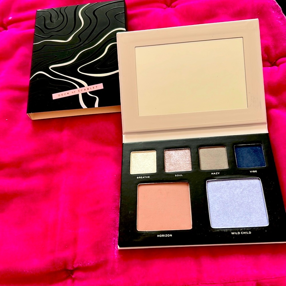 Deck of Scarlet Edition no. Four eyeshadows, blush, and highlighter.